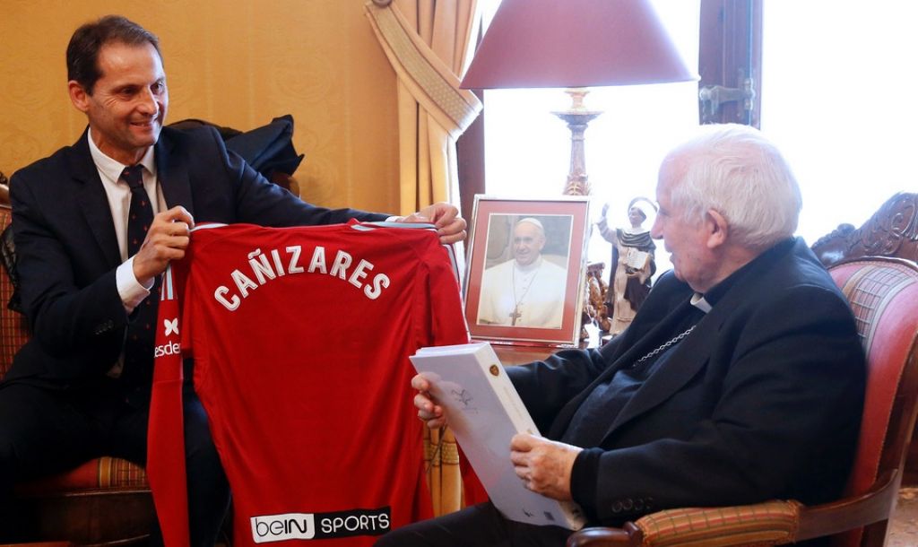  La Asociación de Futbolistas del Valencia C.F. visita al cardenal Cañizares 