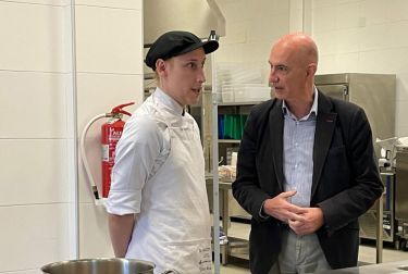 El alumnado del Taller GastroVLC muestra su talento culinario ante el sector hotelero 