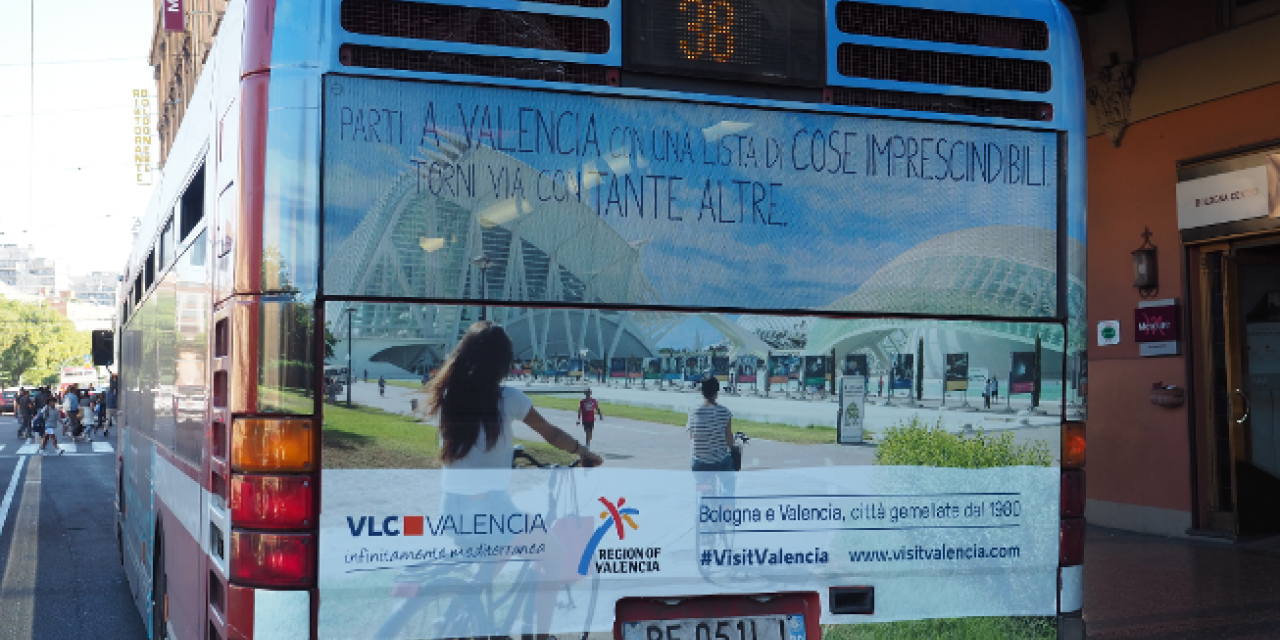  València promociona su oferta turística en 25 autobuses personalizados de Bolonia