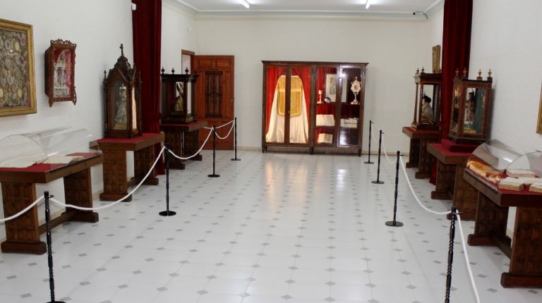 El monasterio de la Purísima Concepción de Benigànim incorpora  nuevas piezas y abre una sala de exposiciones temporales