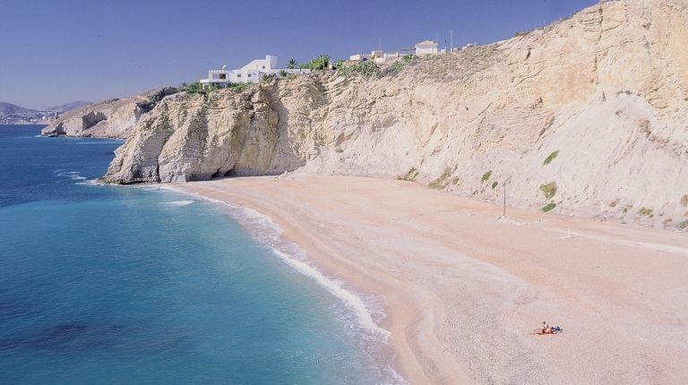 Las Banderas Azules seguirán ondeando en las playas de la Vila Joiosa