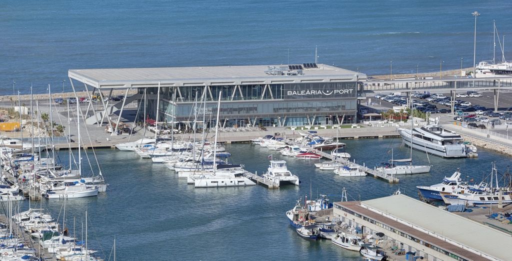  La terminal de Baleària de Dénia recibe la distinción de calidad turística como puerto de atraque de cruceros y ferris