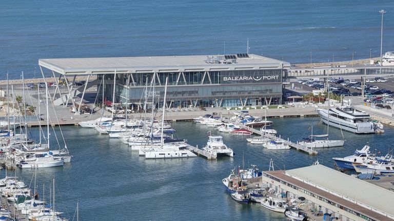 La terminal de Baleària de Dénia recibe la distinción de calidad turística como puerto de atraque de cruceros y ferris
