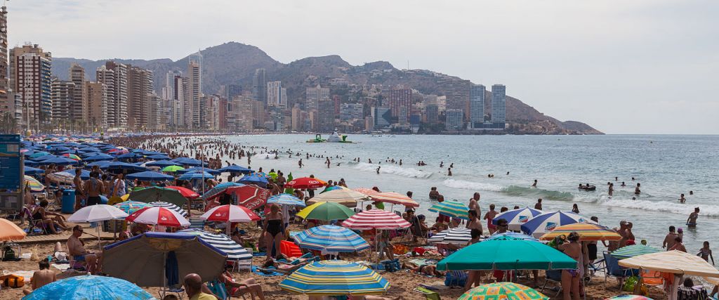  Los turistas españoles suplen al mercado británico en Benidorm