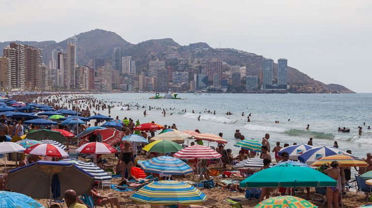 Los turistas españoles suplen al mercado británico en Benidorm