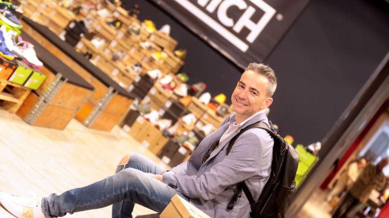 EL MAYOR MERCADO DE ZAPATILLAS DE ESPAÑA VUELVE A VALENCIA CON DESCUENTOS DE HASTA EL 70%