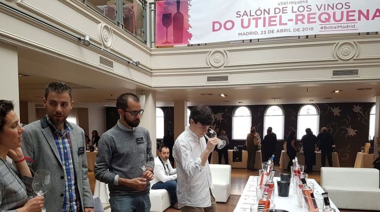La DO Utiel-Requena presenta los nuevos rosados de Bobal en el salón de primavera en Madrid