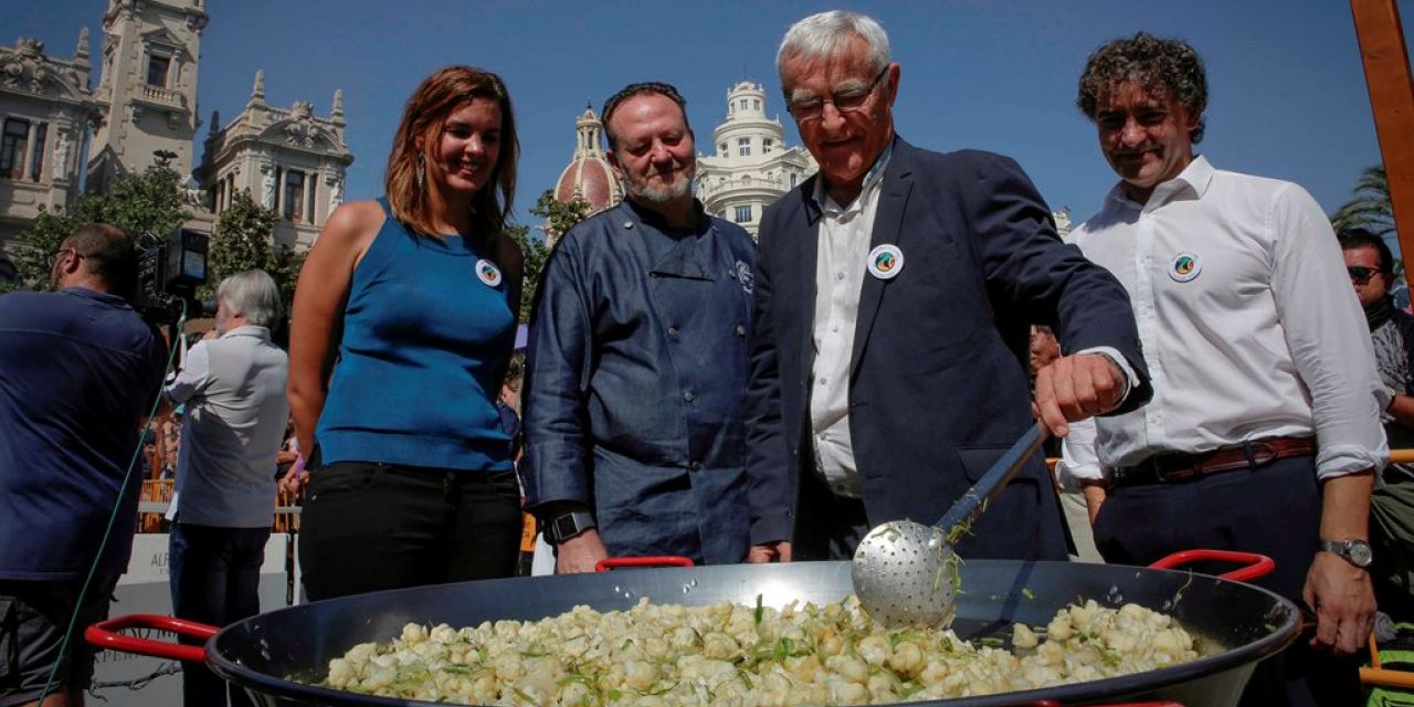  Degustación de nueve tipos de paella el día 20 en la Plaza del Ayuntamiento de Valencia para celebrar el World Paella Day