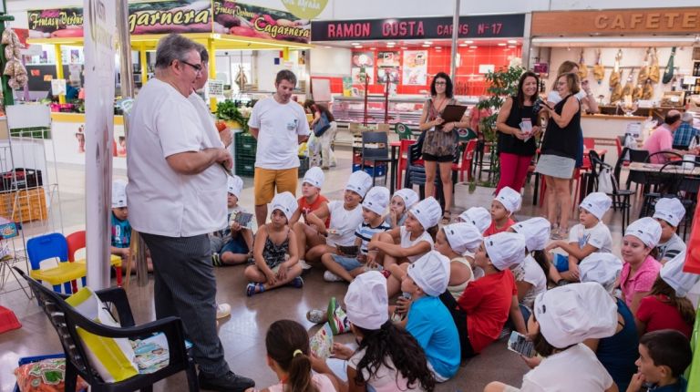 LES ESCOLES AL MERCAT