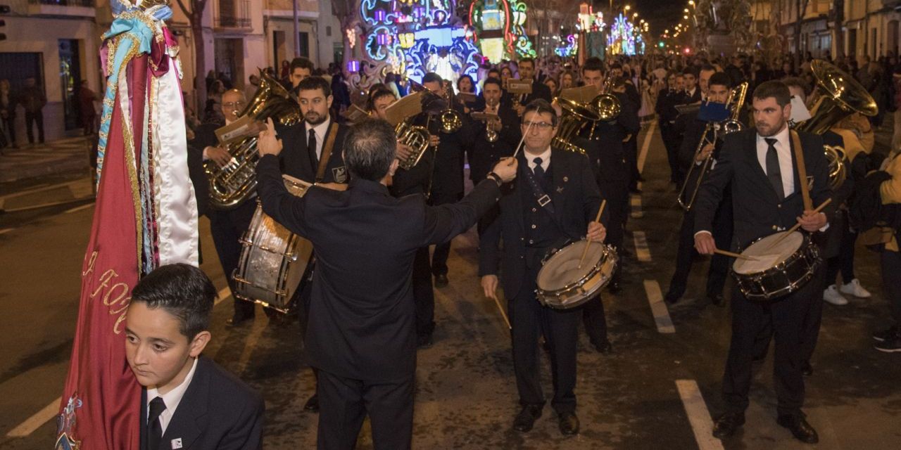  El desfile de Gaiatas contó con las bandas de música de la provincia y se ponen en marcha los trenes magdaleneros