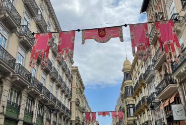 El tapiz de la Virgen de los Desamparados homenajea la solidaridad vivida por la riada