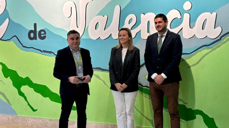 València refuerza su conexión aérea con Canarias