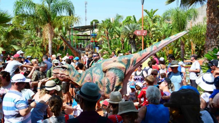 Llegan dos dinosaurios animados T-rex a Terra Natura Benidorm