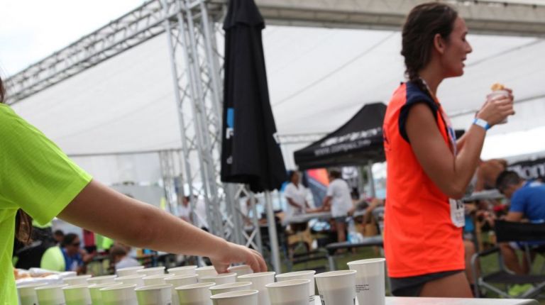 Horchata para recuperar fuerzas al acabar la Triatlón valenciana