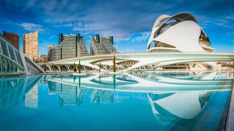 Valencia se esfuerza por atraer turismo de cruceros