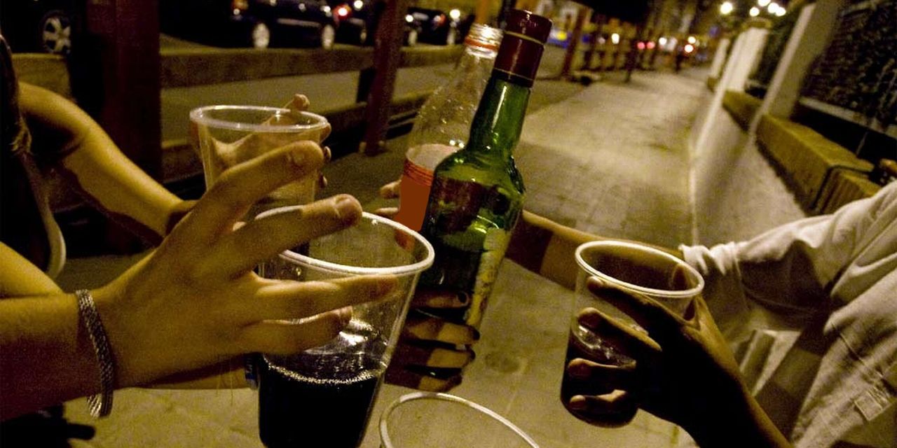  EL OCIO NOCTURNO, EL GRAN PERJUDICADO POR LA VENTA ILEGAL Y CONSUMO DE ALCOHOL EN FALLAS