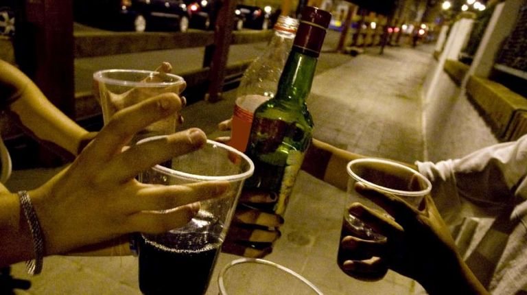 EL OCIO NOCTURNO, EL GRAN PERJUDICADO POR LA VENTA ILEGAL Y CONSUMO DE ALCOHOL EN FALLAS