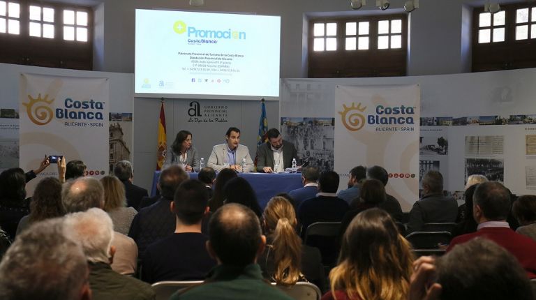 Costa Blanca destina un millón de euros a ayuntamientos y asociaciones del sector para acciones de promoción turística