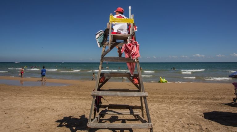 NUEVAS DOTACIONES DE MATERIAL PARA EL EQUIPO DE SALVAMENTO Y SOCORRISMO DE CRUZ ROJA DE LAS PLAYAS DE OLIVA