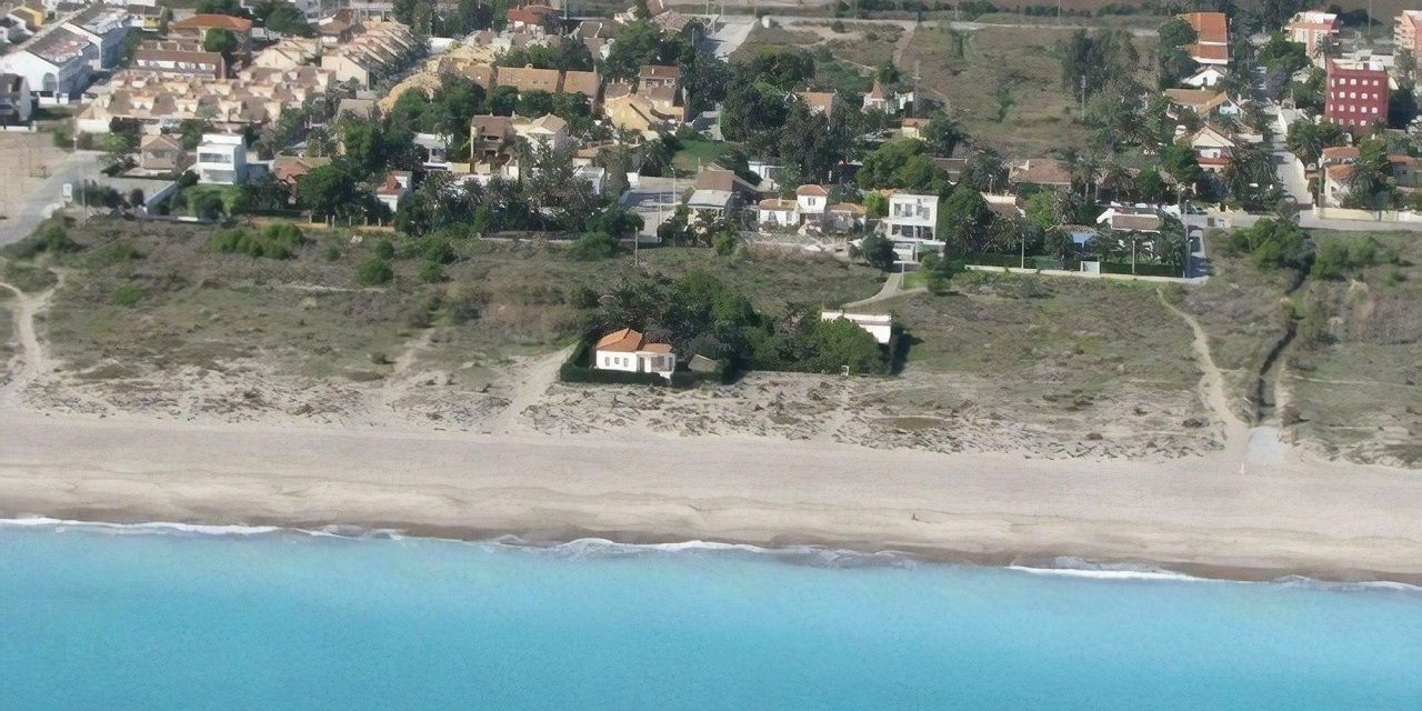  Las playas de Corinto y Almardà de Sagunto, galardonadas con el distintivo Bandera Azul