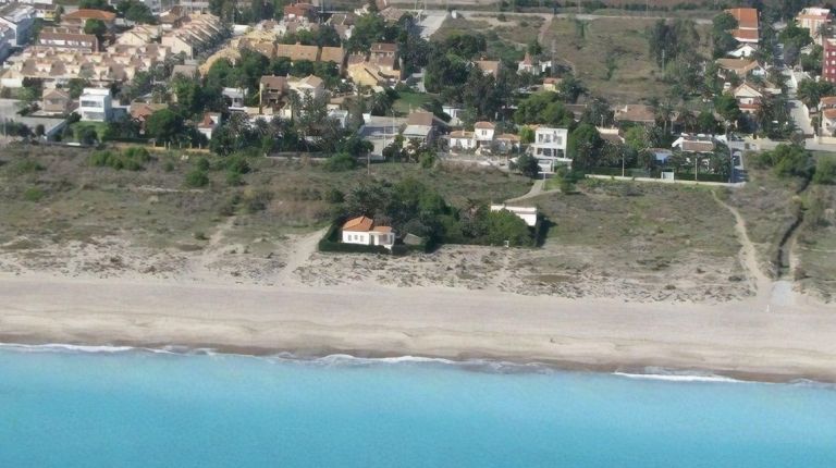 Las playas de Corinto y Almardà de Sagunto, galardonadas con el distintivo Bandera Azul