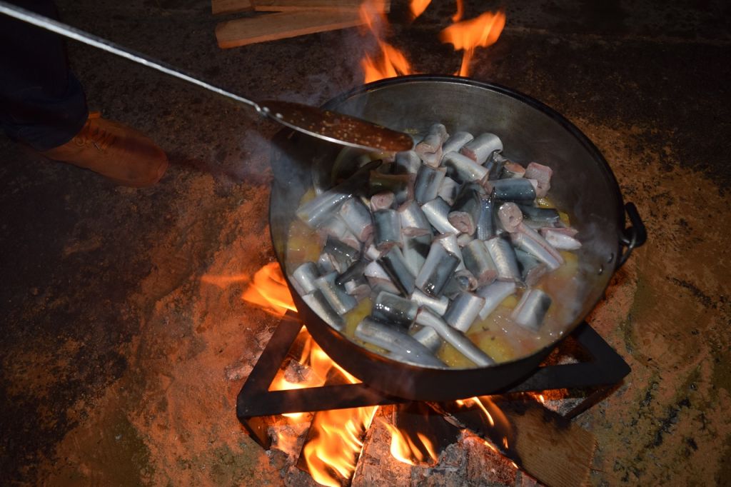  Más de dos mil personas participan en el concurso de All i Pebre de Sedaví