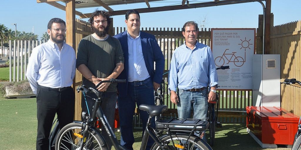  VALÈNCIA INSTALA BICIS ELÉCTRICAS CARGADAS CON ENERGÍA SOLAR