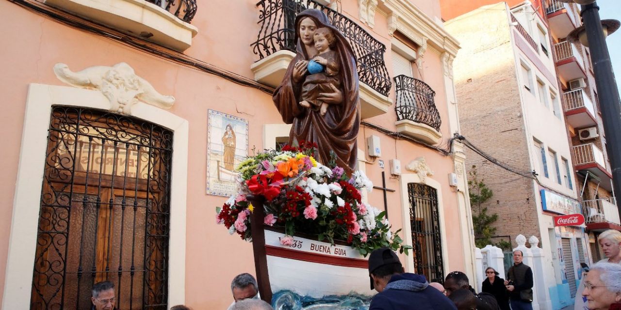  Los pescadores de los Poblados Marítimos de Valencia honran a su patrona, la Virgen de la Buena Guía