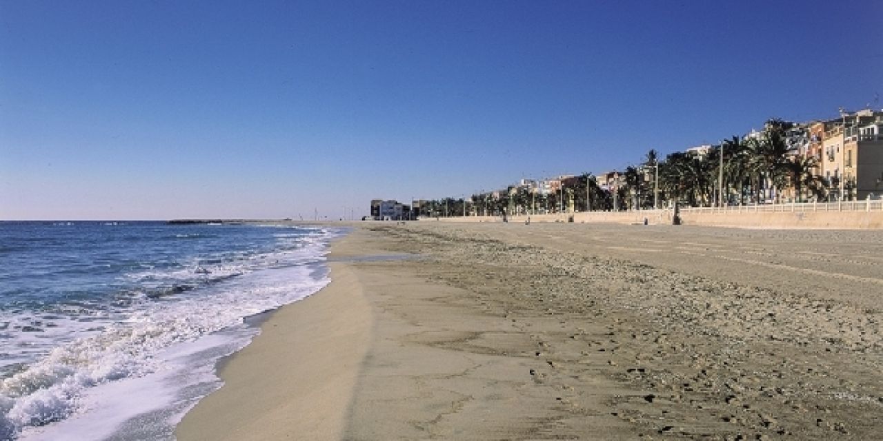  La Playa Centro recibe la bandera Ecoplayas 2018 por su apuesta medioambiental