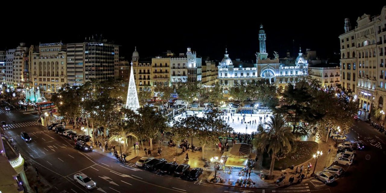 La decoración de Navidad ya luce por toda la ciudad de Valencia