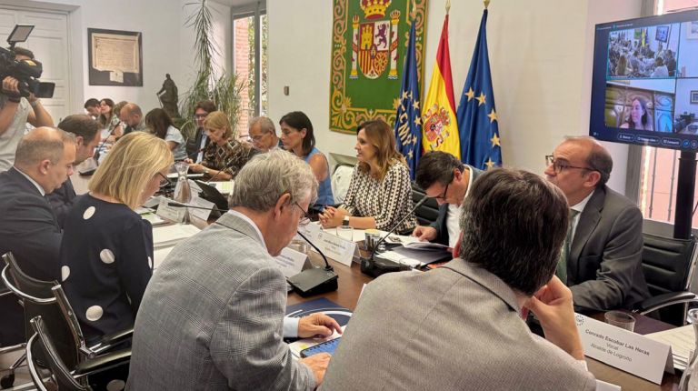 La alcaldesa reitera que irá “al Constitucional y a Europa si se perpetra la financiación singular para Cataluña porque no lo vamos a tolerar”