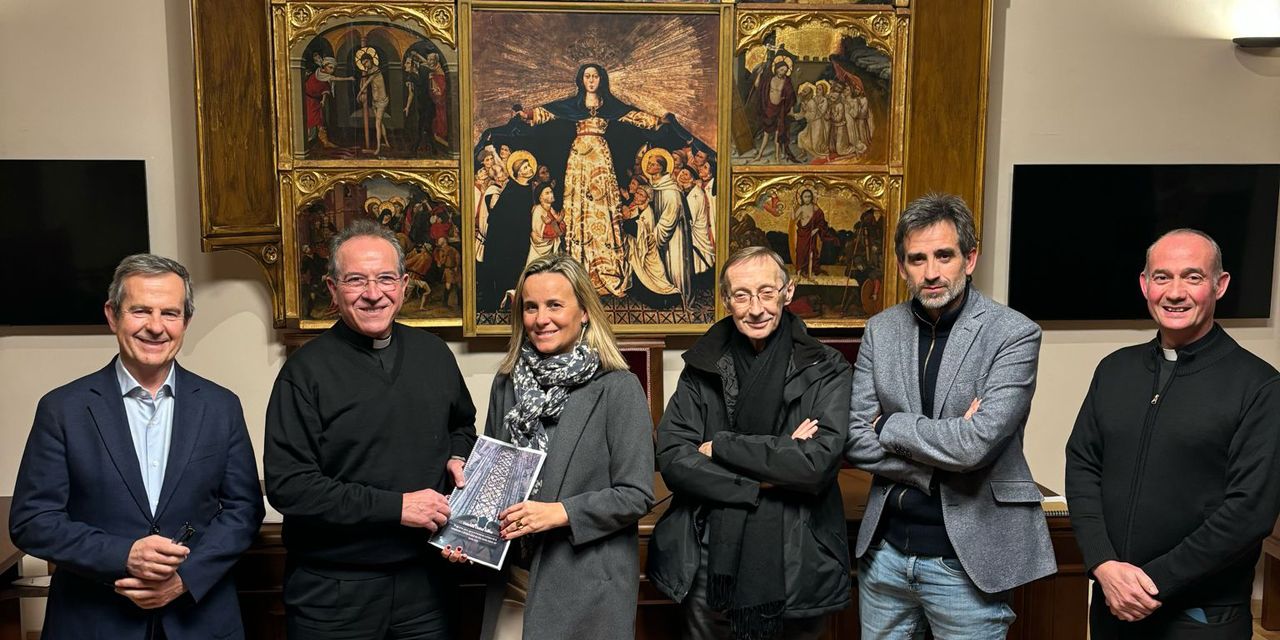  El Ayuntamiento y la Catedral colaboran para mejorar la visita a la Capilla del Santo Cáliz en el año jubilar