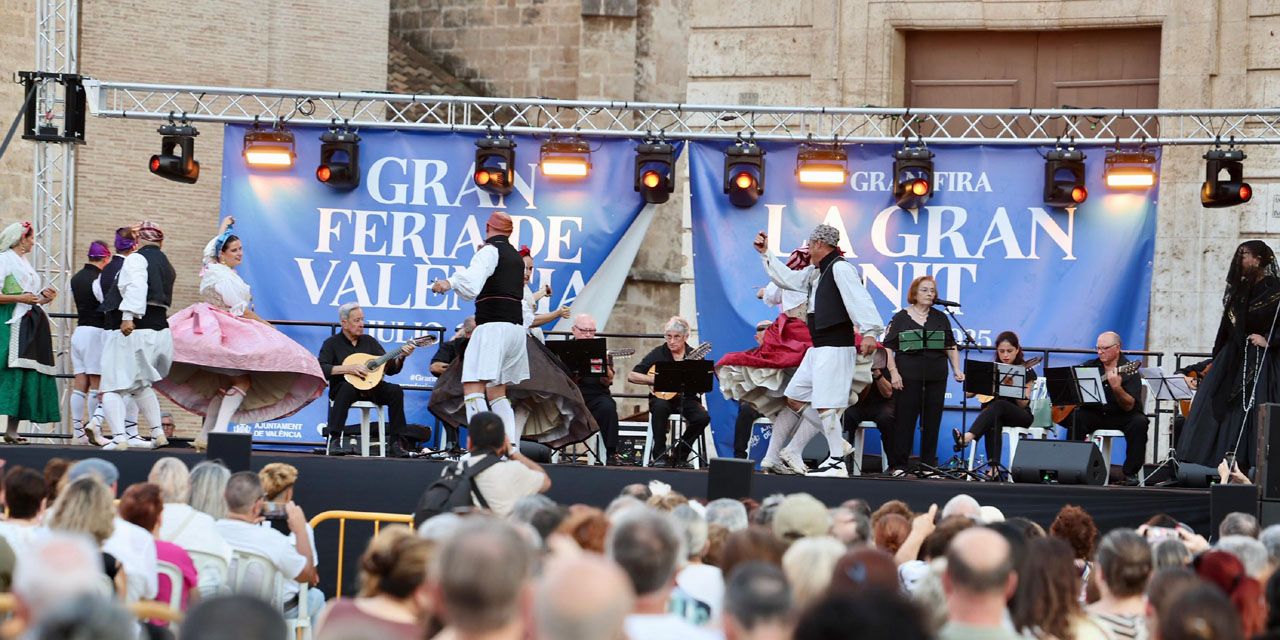  La Batalla de Flores y el castillo de fuegos artificiales Mar d’Estiu pondrán fin este domingo a la Gran Feria de València 2025